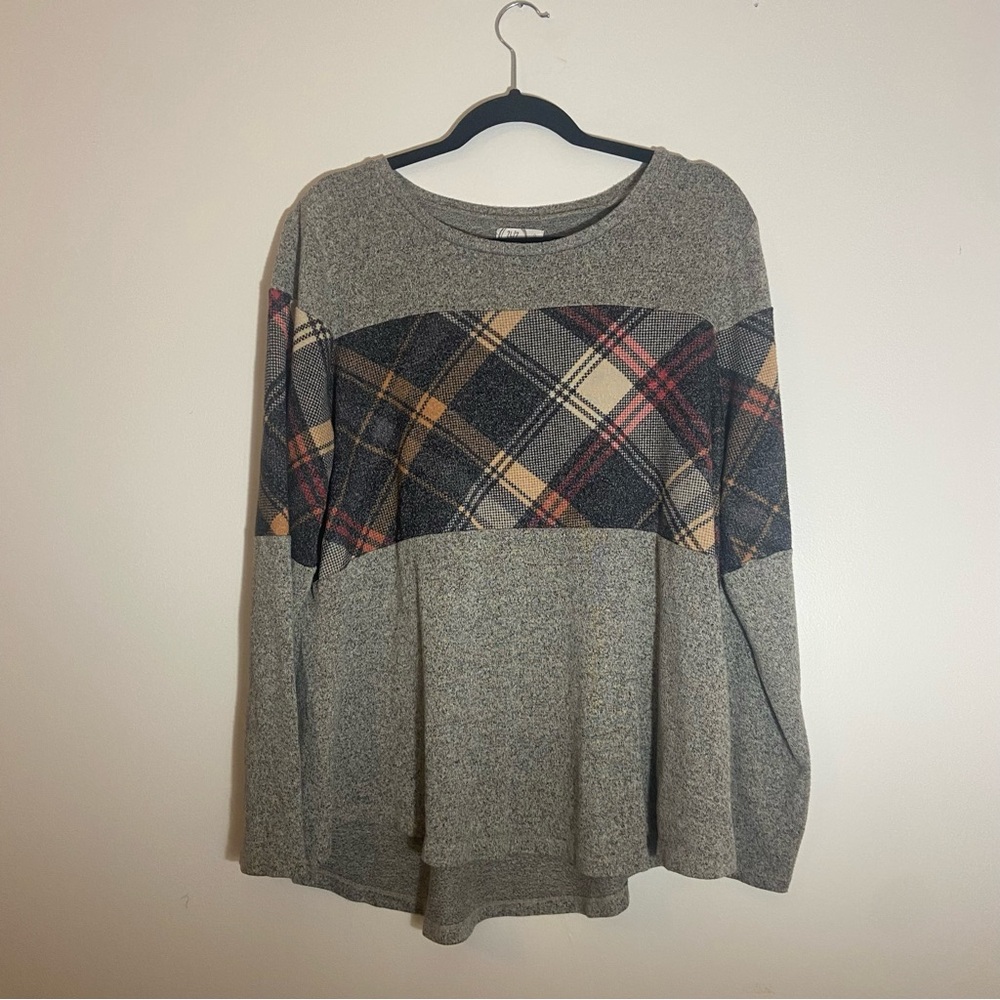 Maurice’s Women’s Plus Gray Plaid Sweater - size 0 - A12